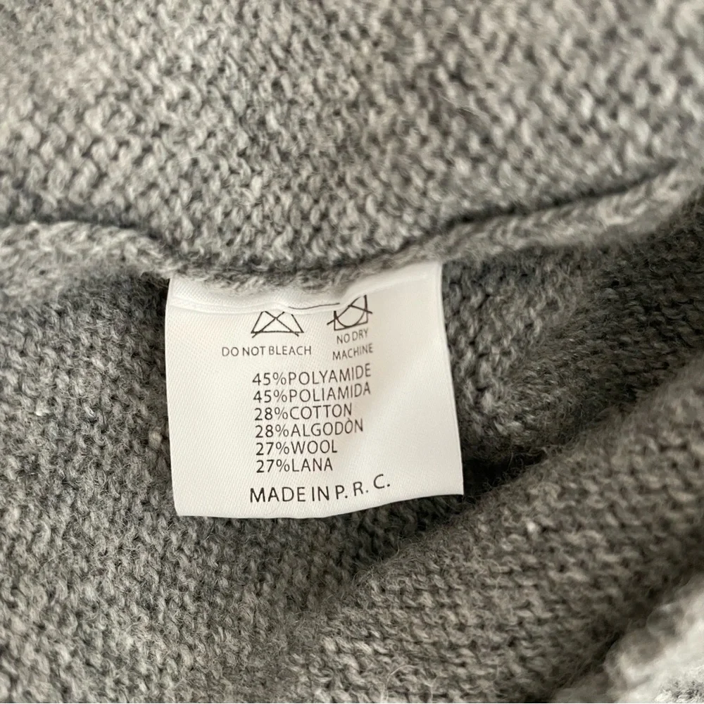 BRANDY MELVILLE Gray Gracie Pullover Sweater - Excellent Pre-Owned Condi…
